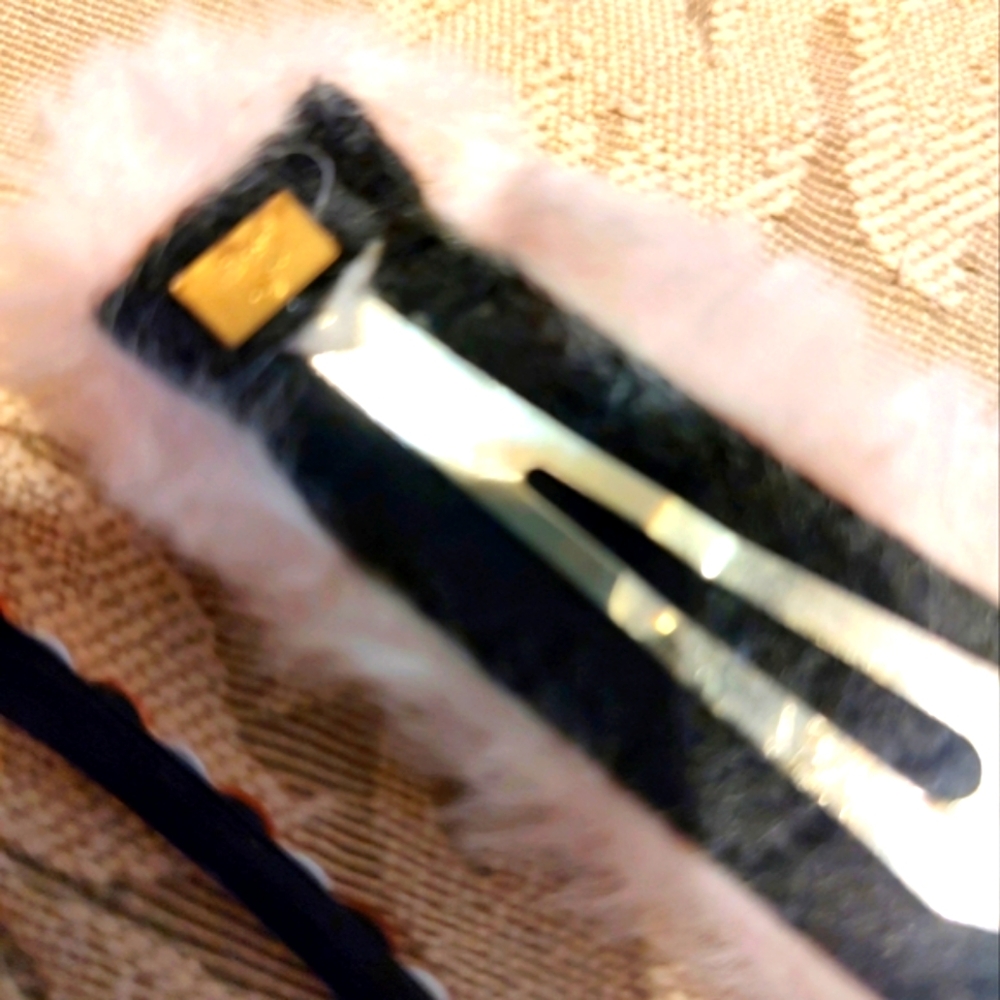 🌷NWOT Neiman Marcus Precious Powder Pink Faux Fur Pearl Rhinestone Barrette Set - Picture 8 of 10